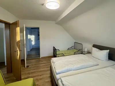 Schlafzimmer 1