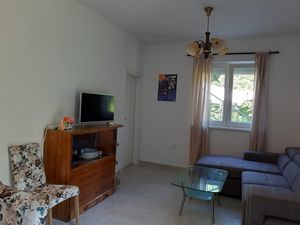 23972934-Ferienwohnung-4-Zlobin-300x225-2