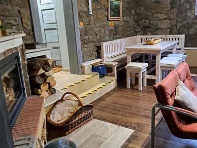 Bergferien – Wohnzimmer mit Kamin