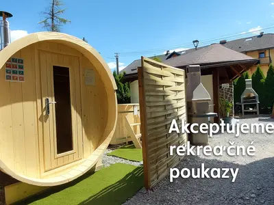 Entspannungsbereich mit Sauna und Badezuber