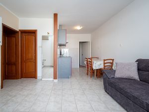 23917072-Ferienwohnung-4-Zubovići-300x225-3