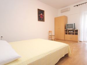 18511402-Ferienwohnung-2-Zubovići-300x225-5