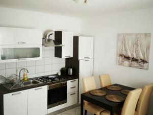 22047503-Ferienwohnung-5-Zubovići-300x225-3