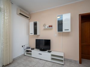 23917072-Ferienwohnung-4-Zubovići-300x225-2