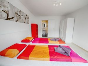 19017649-Ferienwohnung-4-Zürich-300x225-4