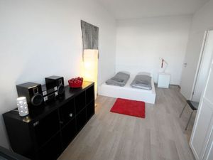 19017662-Ferienwohnung-4-Zürich-300x225-3