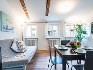 19017664-Ferienwohnung-5-Zürich-300x225-0