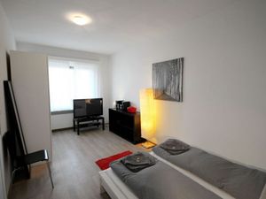 19017680-Ferienwohnung-4-Zürich-300x225-4