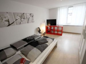 19017688-Ferienwohnung-4-Zürich-300x225-1