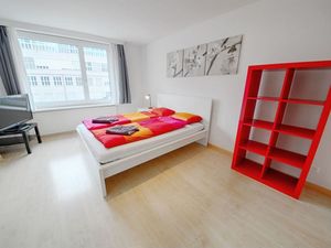 19017686-Ferienwohnung-4-Zürich-300x225-5