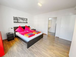 19017698-Ferienwohnung-4-Zürich-300x225-1