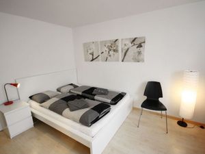 19017695-Ferienwohnung-4-Zürich-300x225-1