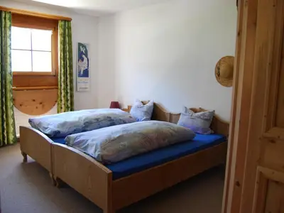 Schlafzimmer mit Doppelbett