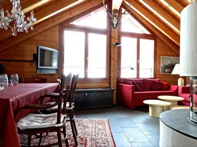 Loft // Küche // Tolle Aussicht über höchsten die Dächer von Zuoz