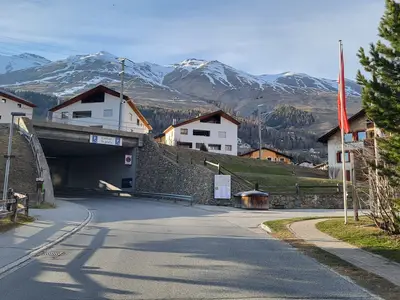 Anfahrt: Vor der Bahnunterführung rechts abbiegen