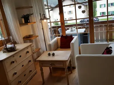 Wohnzimmer mit Balkon