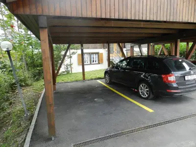 gedeckter Parkplatz