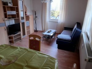 23095049-Ferienwohnung-2-Zwickau-300x225-4