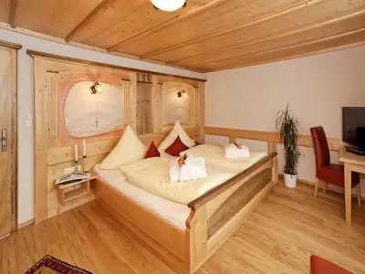 Schlafzimmer Hochw..