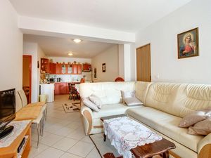 23744232-Ferienwohnung-5-Ćunski-300x225-4