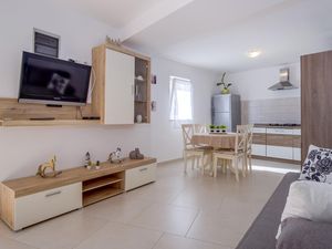 24003248-Ferienwohnung-3-Ćunski-300x225-2