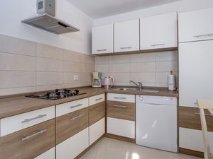 24003248-Ferienwohnung-3-Ćunski-300x225-5