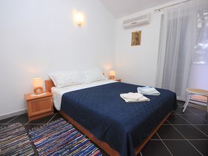 18693031-Ferienwohnung-3-Ćunski-300x225-5