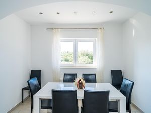 23747548-Ferienwohnung-8-Čilipi-300x225-4