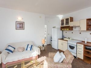 24057743-Ferienwohnung-4-Čilipi-300x225-3