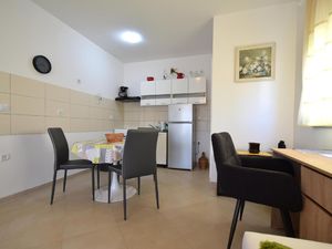 23527855-Ferienwohnung-3-Čižići-300x225-1