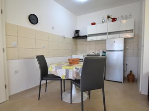 23527855-Ferienwohnung-3-Čižići-300x225-2