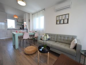 22047651-Ferienwohnung-4-Čižići-300x225-1