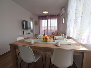 22082207-Ferienwohnung-4-Čižići-300x225-1