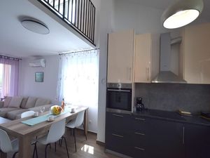 22082207-Ferienwohnung-4-Čižići-300x225-3