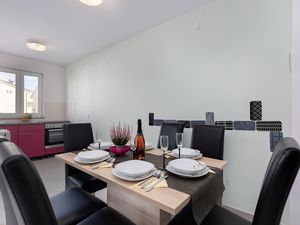 23732707-Ferienwohnung-5-Čižići-300x225-5