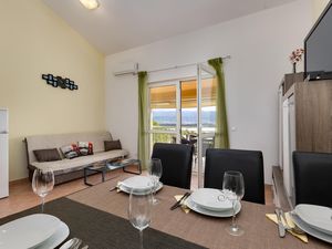 23726055-Ferienwohnung-6-Čižići-300x225-4