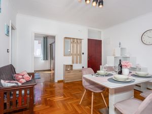 24005138-Ferienwohnung-4-Čižići-300x225-2