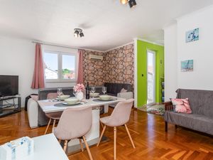 24005138-Ferienwohnung-4-Čižići-300x225-3