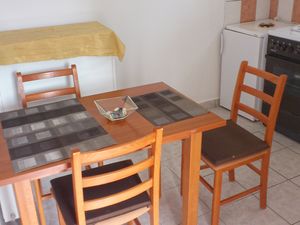 23928513-Ferienwohnung-3-Čižići-300x225-1