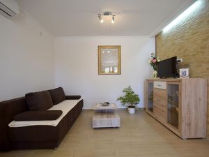 23934279-Ferienwohnung-5-Čižići-300x225-1