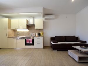 23934279-Ferienwohnung-5-Čižići-300x225-3