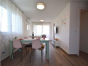 23934304-Ferienwohnung-4-Čižići-300x225-5