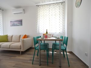 23934308-Ferienwohnung-4-Čižići-300x225-5