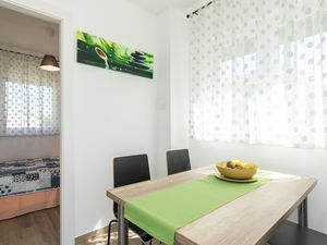 23934306-Ferienwohnung-4-Čižići-300x225-5