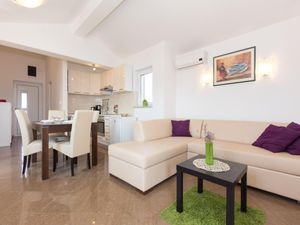 23934263-Ferienwohnung-4-Čižići-300x225-4