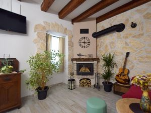 23934321-Ferienwohnung-4-Čižići-300x225-2