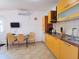 23040119-Ferienwohnung-4-Čižići-300x225-4