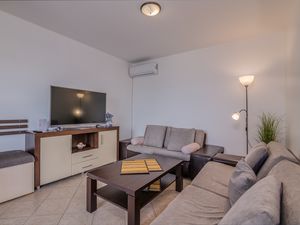 23934328-Ferienwohnung-4-Čižići-300x225-1