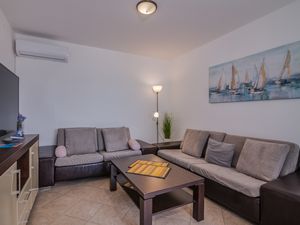 23934328-Ferienwohnung-4-Čižići-300x225-2