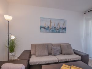 23934328-Ferienwohnung-4-Čižići-300x225-3